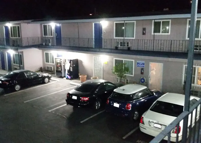 Del Aire Inn