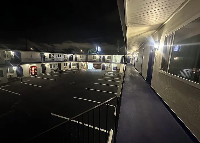 Del Aire Inn